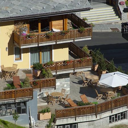 Miramonti Hotel Valtournenche Bagian luar foto