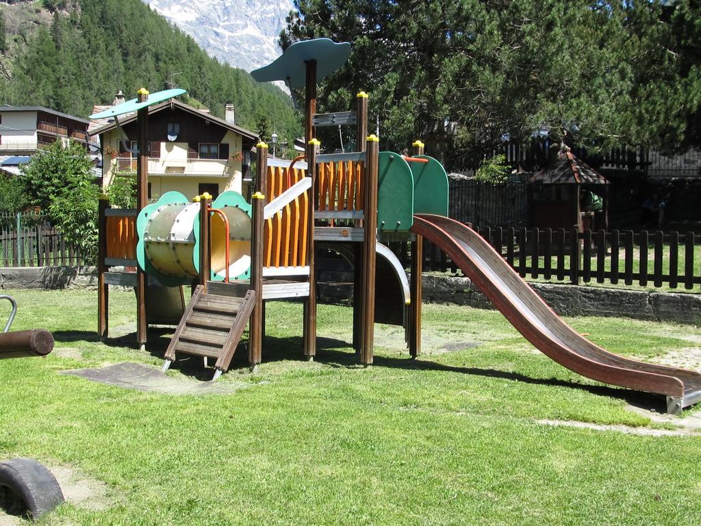 Miramonti Hotel Valtournenche Bagian luar foto
