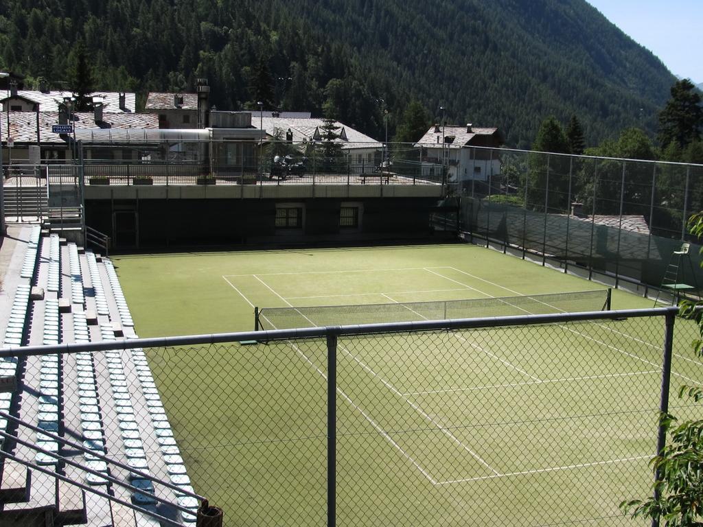 Miramonti Hotel Valtournenche Bagian luar foto