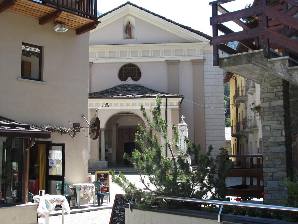 Miramonti Hotel Valtournenche Bagian luar foto