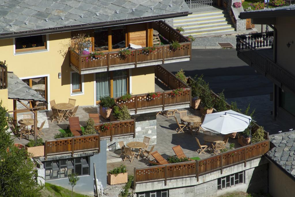 Miramonti Hotel Valtournenche Bagian luar foto