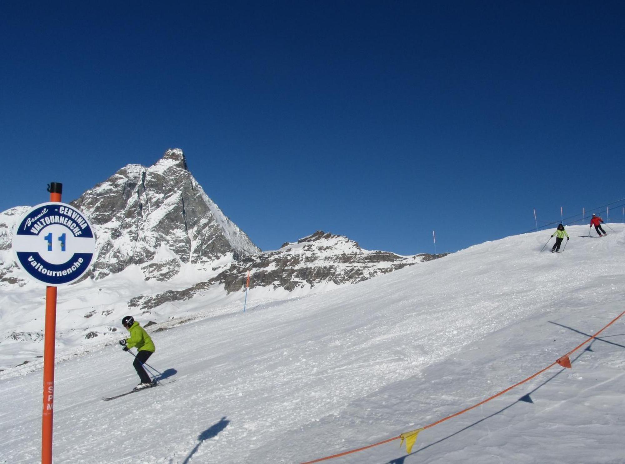 Miramonti Hotel Valtournenche Bagian luar foto