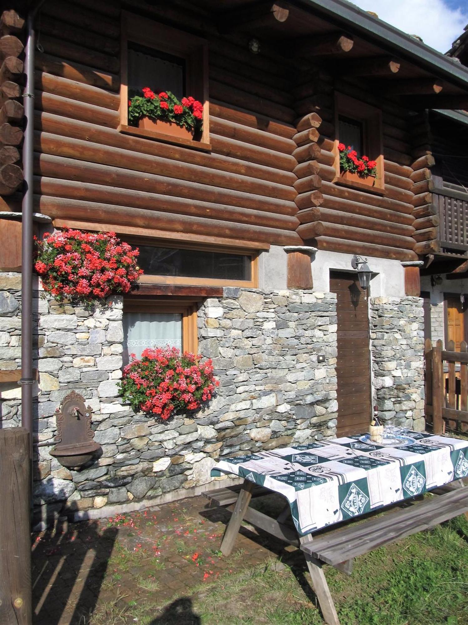 Miramonti Hotel Valtournenche Bagian luar foto