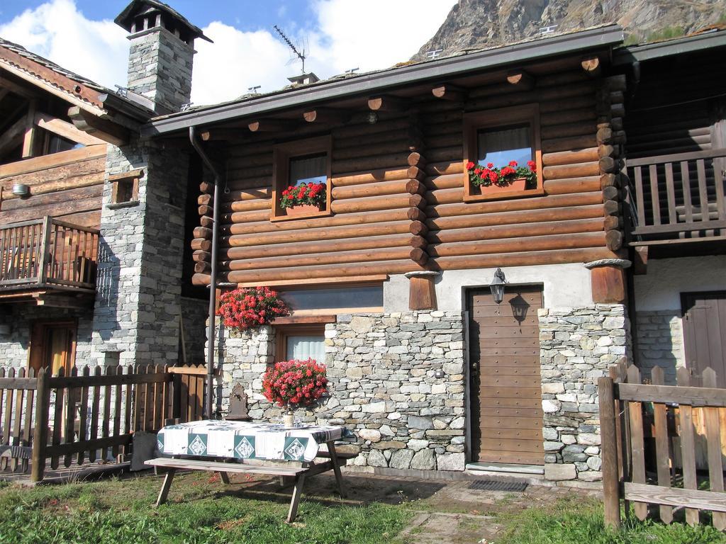 Miramonti Hotel Valtournenche Bagian luar foto