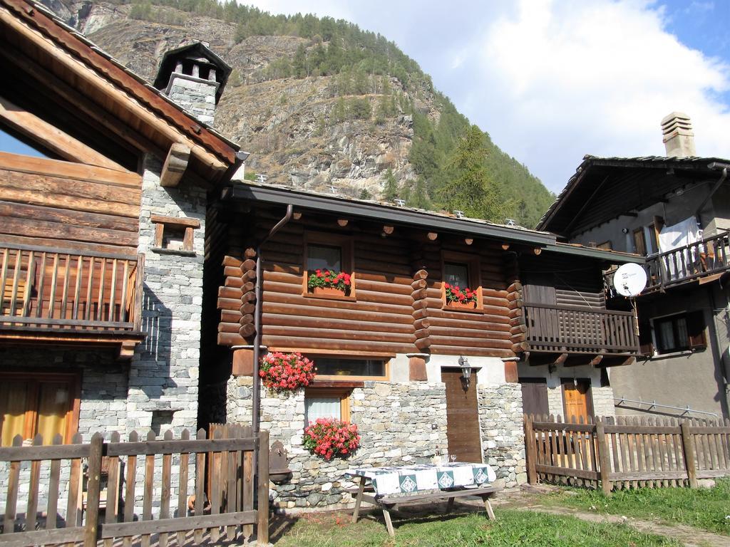 Miramonti Hotel Valtournenche Bagian luar foto