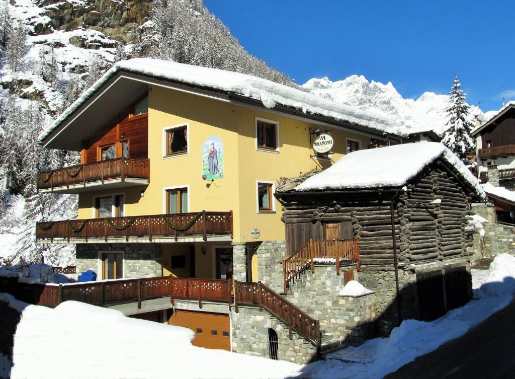 Miramonti Hotel Valtournenche Bagian luar foto