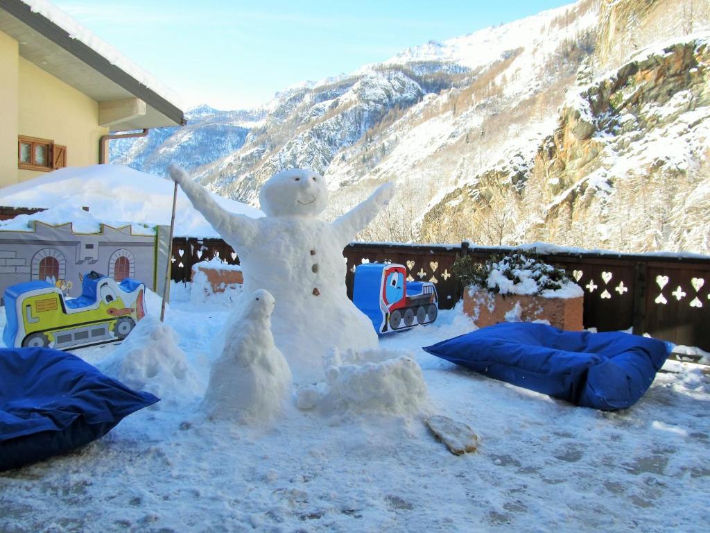 Miramonti Hotel Valtournenche Bagian luar foto