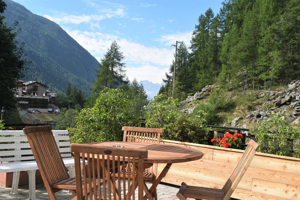 Miramonti Hotel Valtournenche Bagian luar foto