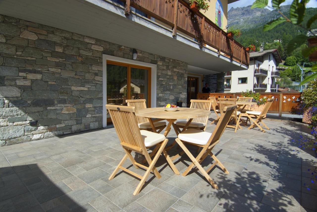 Miramonti Hotel Valtournenche Bagian luar foto